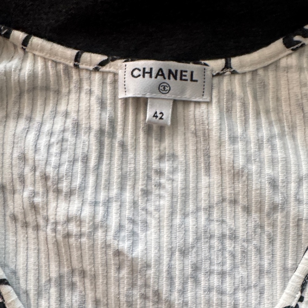 CHANEL Monochrome Graphic Tank - Picture 4 of 8